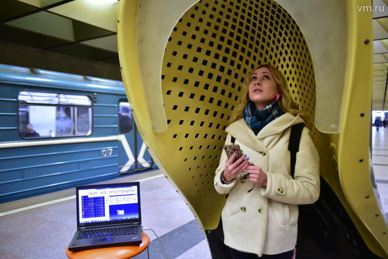 В столичной подземке появится шумодавляющая кабина для телефонных разговоров