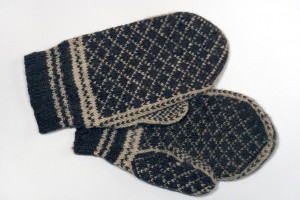 old-mittens-1407881-1279x852