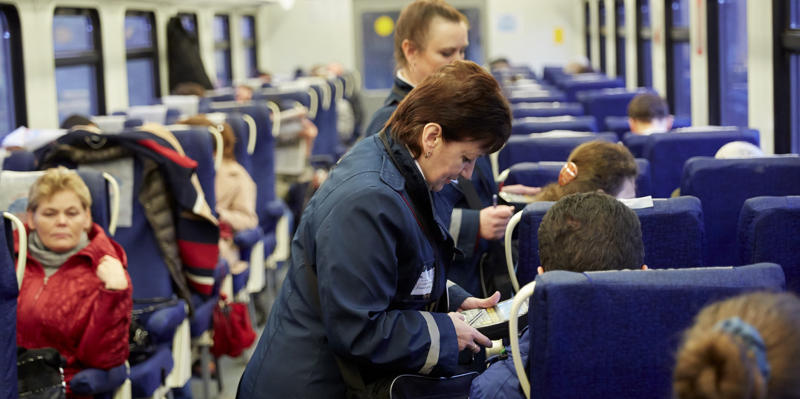 Около 20 процентов пассажиров электричек не оплачивают проезд