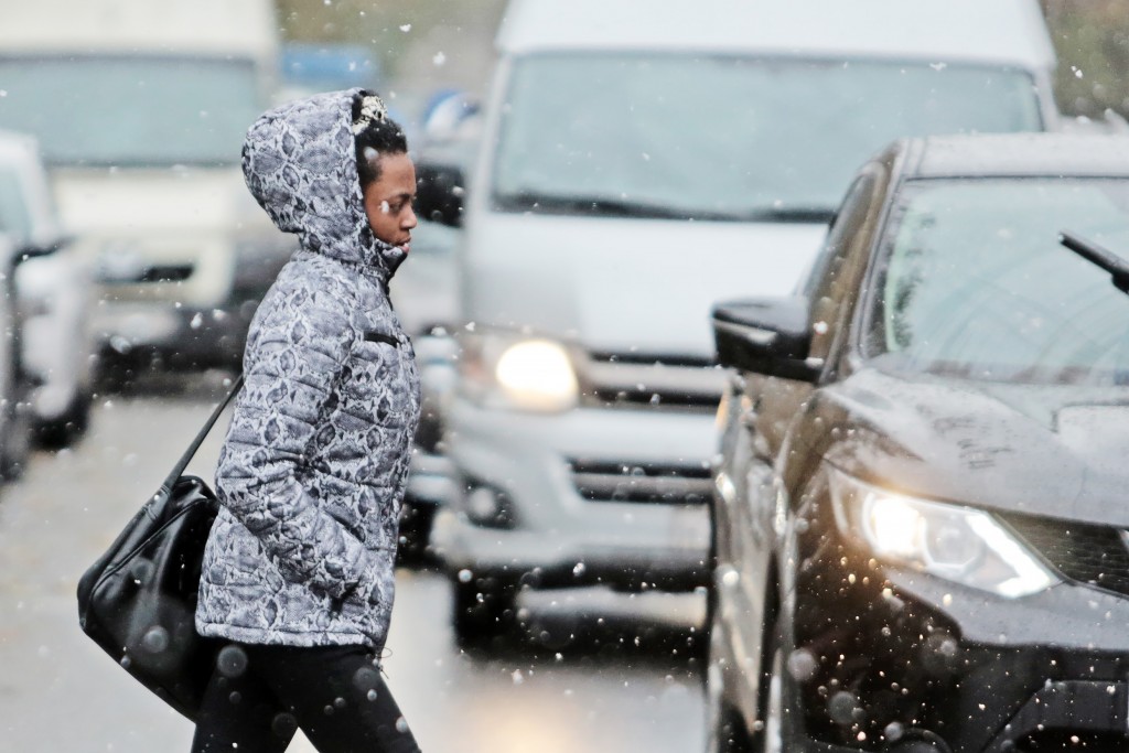 Дата: 08.10.2015, Время: 10:17 Первые снег в Москве. Улица Лефортовский вал