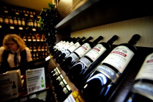 Семь столичных фирм лишились права на продажу алкоголя