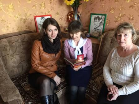 Центр социального обслуживания подарил жительнице Вороновского аппарат для чтения