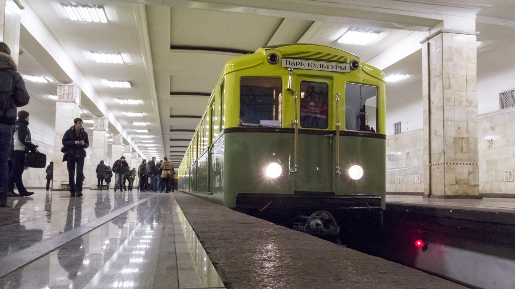 Мужчина упал под поезд на Арбатско-Покровской ветке метро