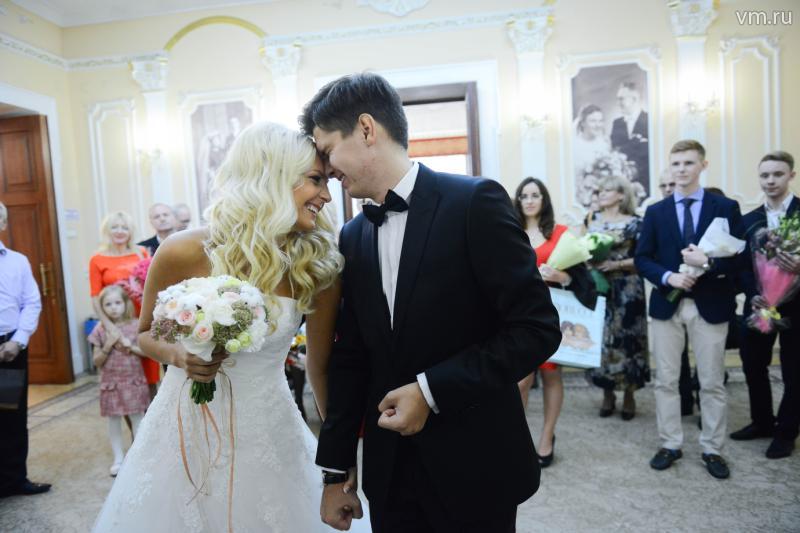 В феврале москвичи на треть чаще женились, чем разводились