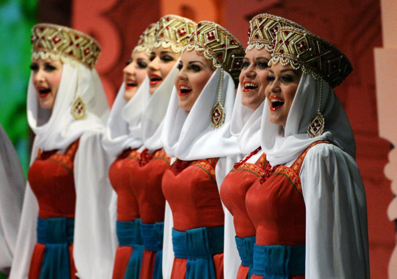 В Московском женщин поздравили с наступающим праздником 8 Марта
