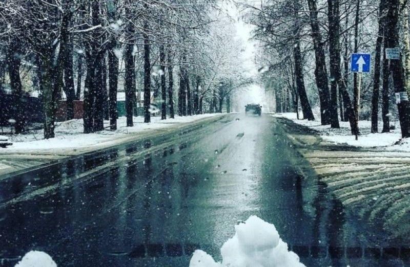Апрельский снегопад пришел в Москву из Петербурга