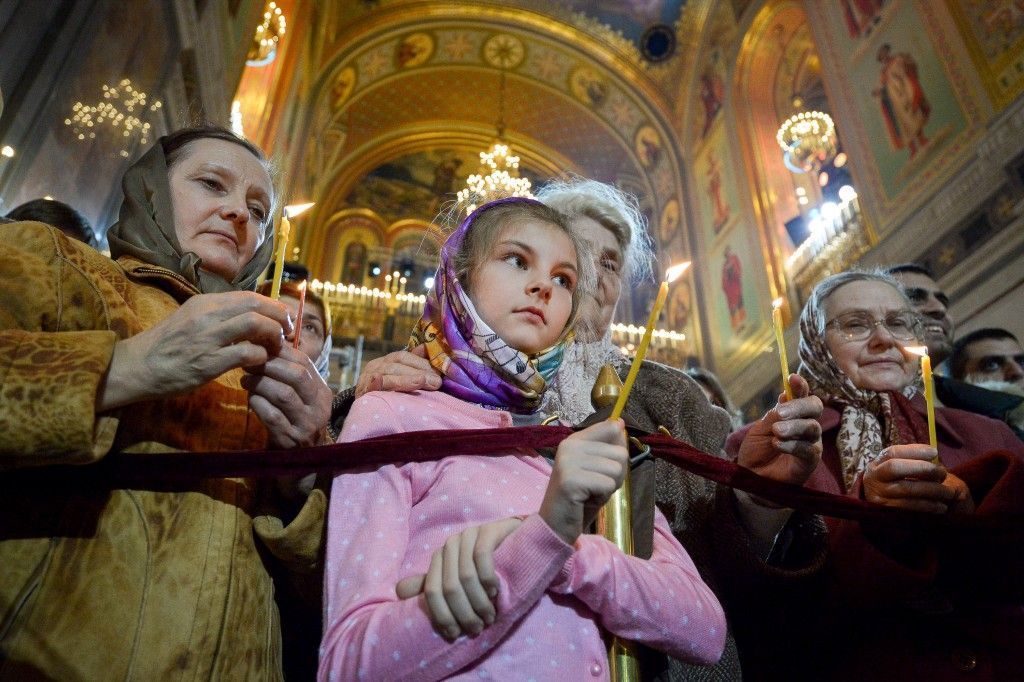 Москвичи могут посетить Божественную литургию в храме Христа Спасителя