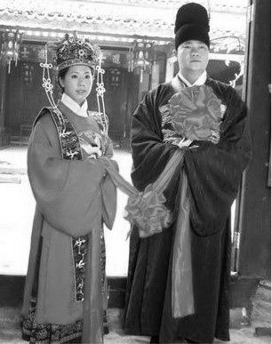 Традиционный китайский свадебный наряд. Фотоархив Wikipedia