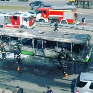 Рейсовый автобус загорелся на Боровском шоссе города Москвы