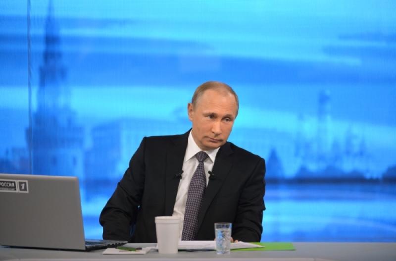Владимир Путин начал отвечать на вопросы россиян в рамках "прямой линии"