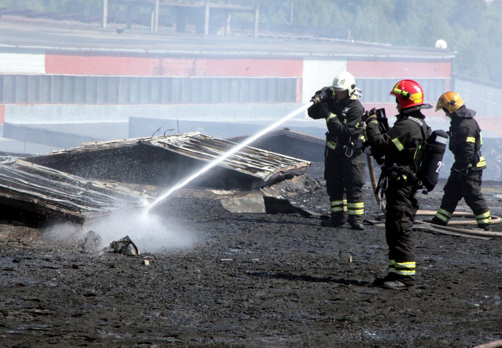 Крупный пожар на автосервисе в Зеленограде потушен