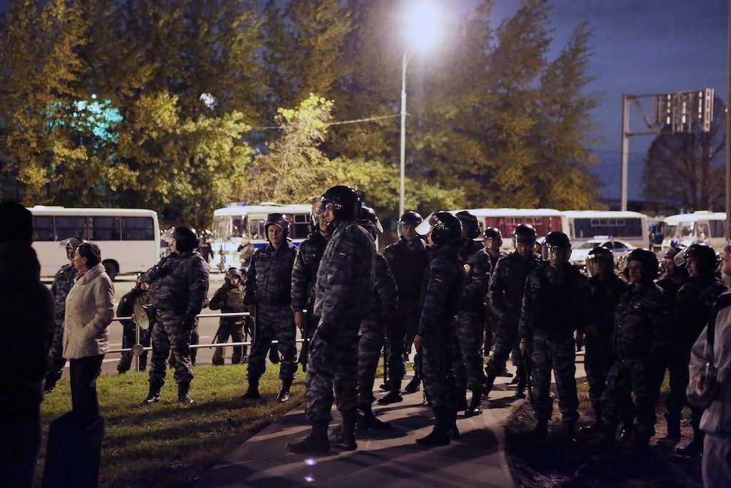 Полиция проверит все столичные кладбища после драки на Хованском
