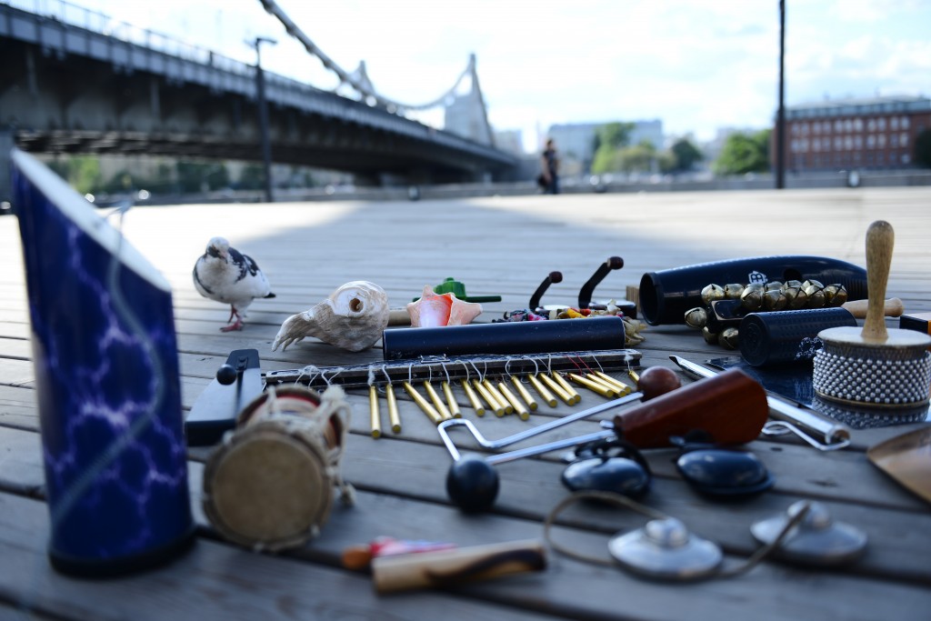 В Гончаровском парке у пруда открылась специальная площадка для выступлений уличных музыкантов