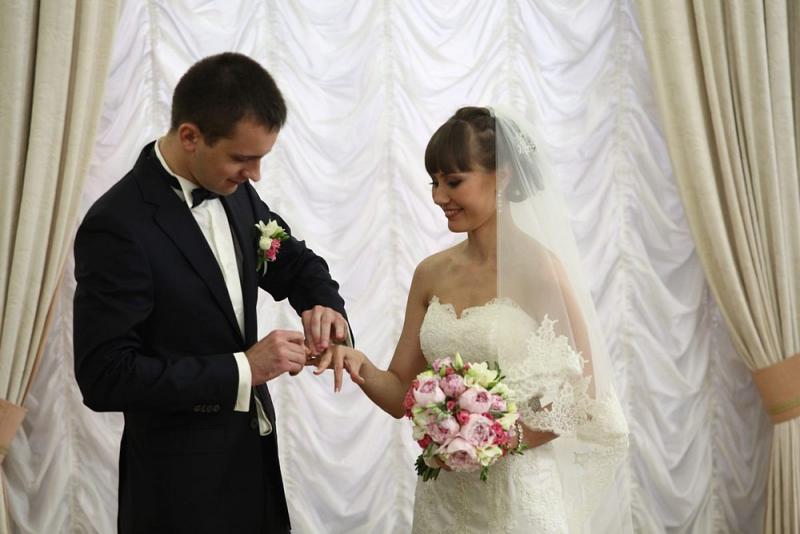 На Красную горку в Новой Москве сыграли 38 свадеб