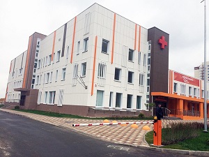 Здание новой поликлиники в жилом квартале Новые Ватутинки, поселение Десеновское.