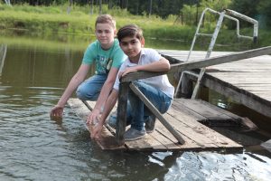 2 июня 2016 года. Киевское. Даниил Городулин (слева) и Даниил Иванов-Зверев на этом самом месте вытащили тонувшего мальчика