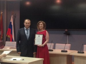 Заместитель префекта ТиНАО Игорь Окунев и председатель Молодежной палаты Щербинки Дарья Смирнова. Фото: Молодежная палата Щербинки.
