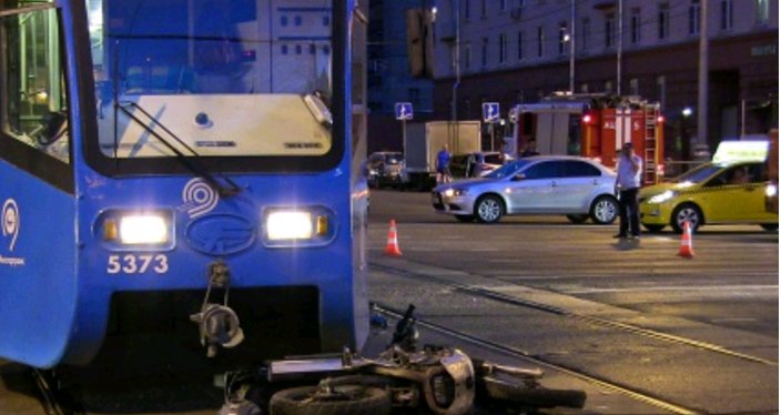 ДТП с участие мотоцикла и трамвая произошло на востоке Москвы