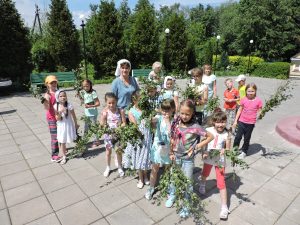 Школьники Мосрентгена посетили храм Святой Животворящей Троицы. Фото предоставлено представителями школы