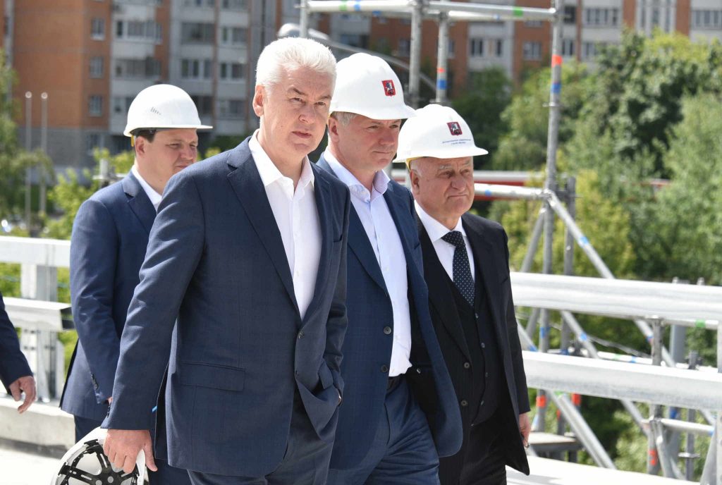 Мэр Москвы Сергей Собянин осмотрел ход строительства эстакады на пересечении Липецкой и Элеваторной улиц