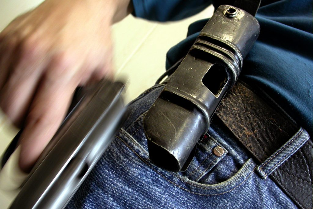 Нетрезвый пассажир угрожал полиции пистолетом на станции метро «Алтуфьево»