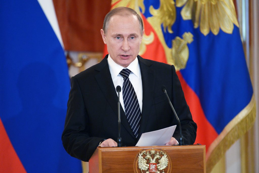 Владимир Путин повысил МРОТ в России