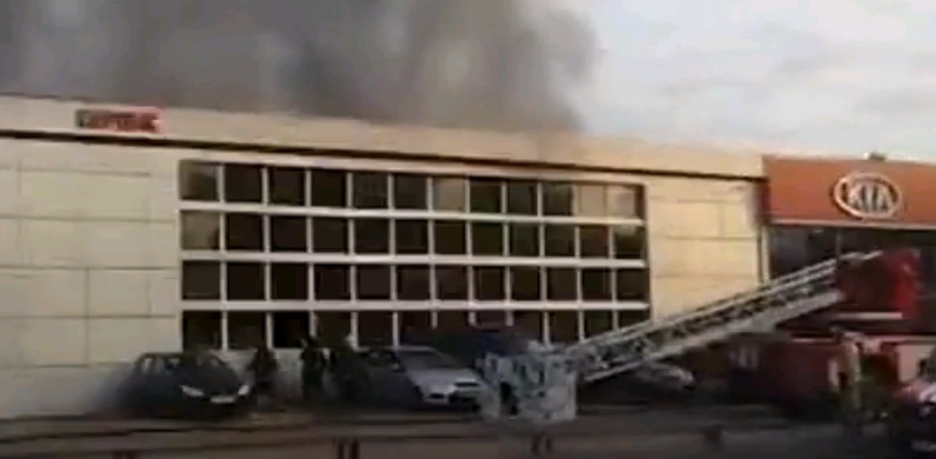 На Волгоградском проспекте потушен пожар в автосалоне «КИА»