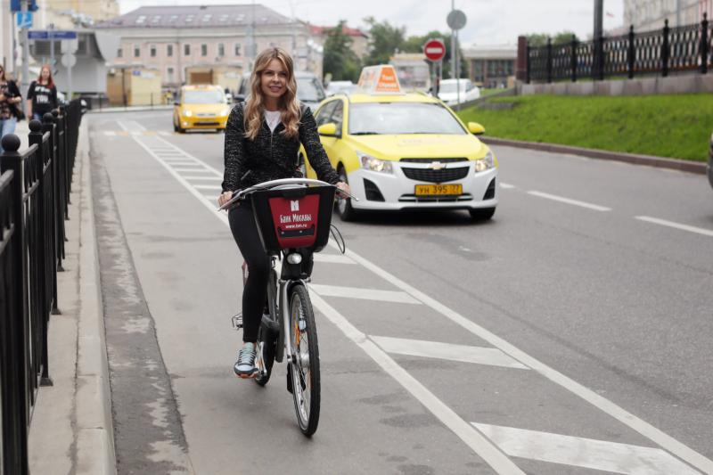 Все строящиеся дороги Новой Москвы оснастят велодорожками и тротуарами