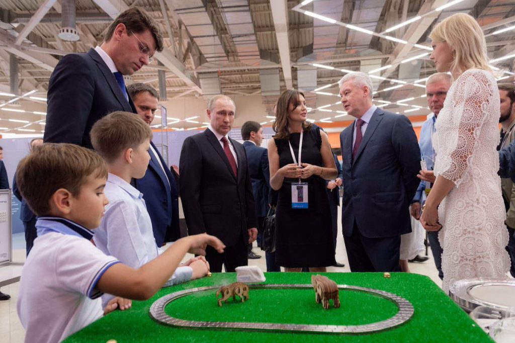 Владимир Путин и Сергей Собянин посетили выставку проектов Агентства стратегических инициатив