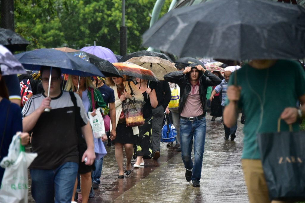 Спасатели предупредили о сильном дожде и ветре в столице