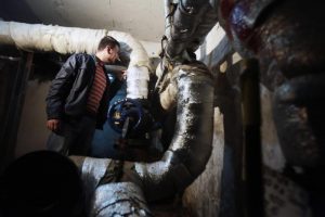Управляющие организации устранили недочеты в двух домах в ТиНАО. Фото: архив "Вечерней Москвы".