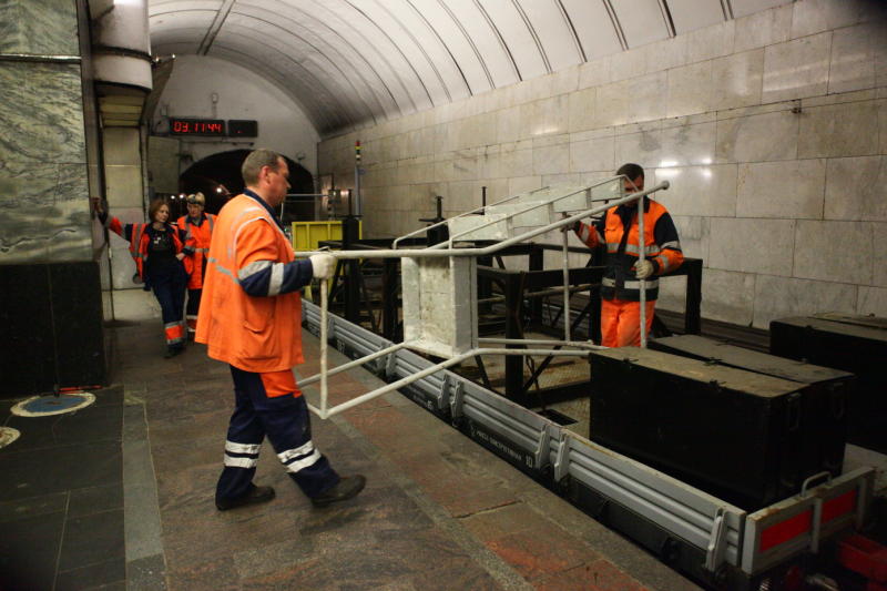 3 июля пассажиры московского метро не смогут проехать через участок Калужско-Рижской линии. Фото: архив «ВМ».