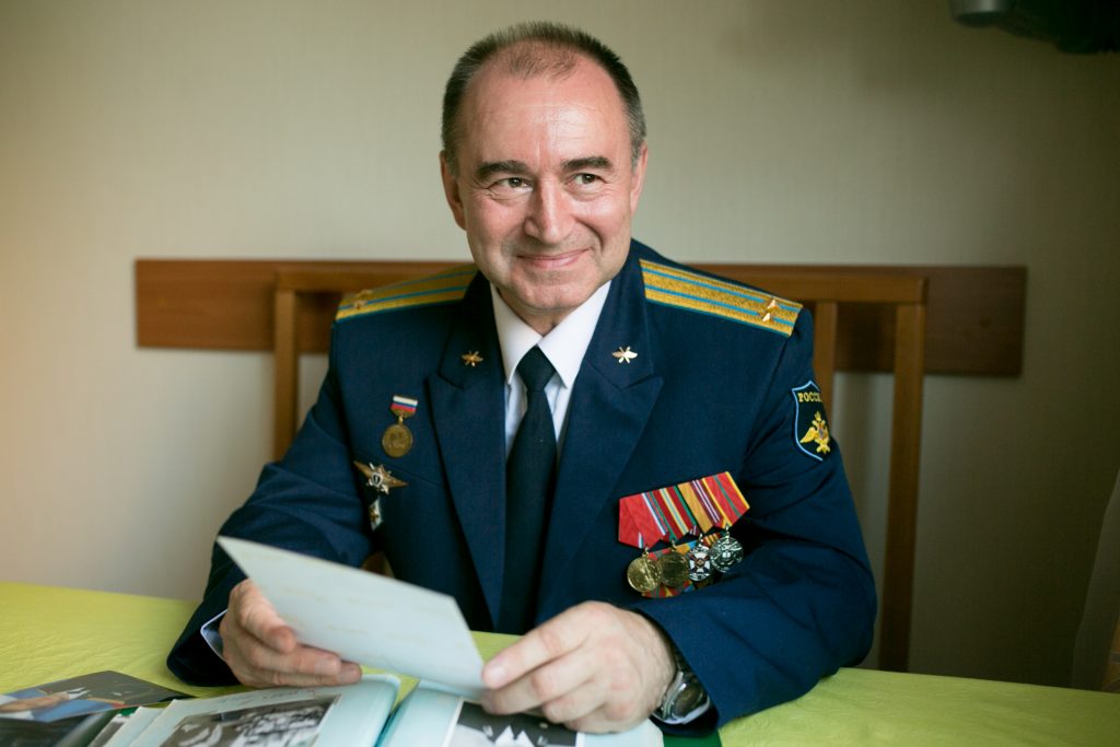 Подполковник запаса связист Владимир Федорович Юшкин отдал авиации более 20 лет (фото сделано 28 июля 2016 года) 
