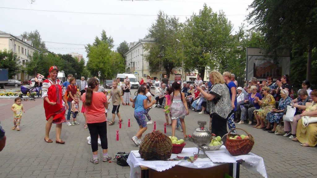 В Щербинке отметили Яблочный Спас. Фото: социальные сети