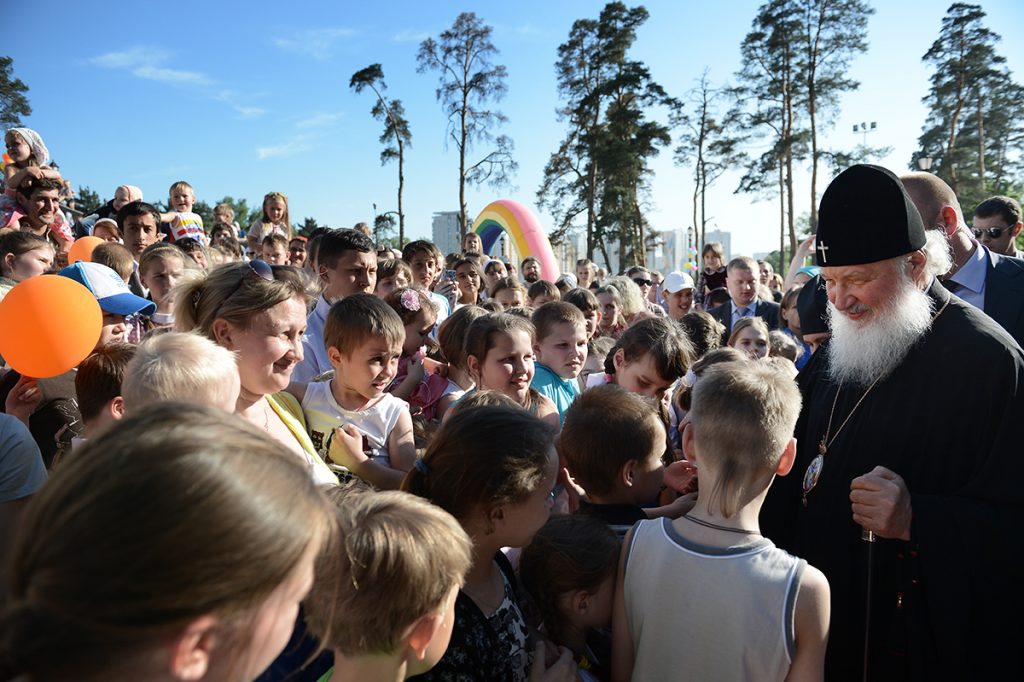 В канун Дня знаний, 30 августа, школьников приглашают в гости к Святейшему патриарху Московскому и всея Руси Кириллу.