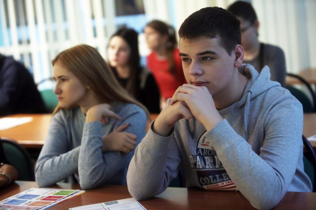 В преддверии нового учебного года ученики создают ролики о своей школе. Фото: архив "Вечерней Москвы"