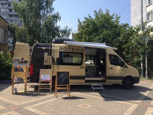 Мобильная библиотека. Фото: ЦБС «Новомосковская».