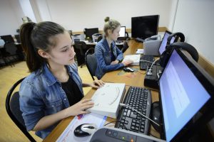 Школьники взяли две золотых медали на Международной олимпиаде по информатике.