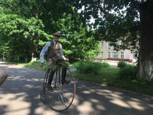 130-летний велосипед «Паук» (английское название «пеннифартинг»). Фото: Екатерина Глыбина.