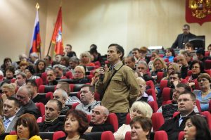 Главы поселений обсудили с жителями волнующие вопросы. Фото: архив газеты «Вечерняя Москва».