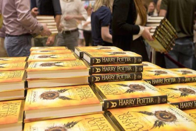 Оригинал новой книги о Гарри Поттере поступил в продажу