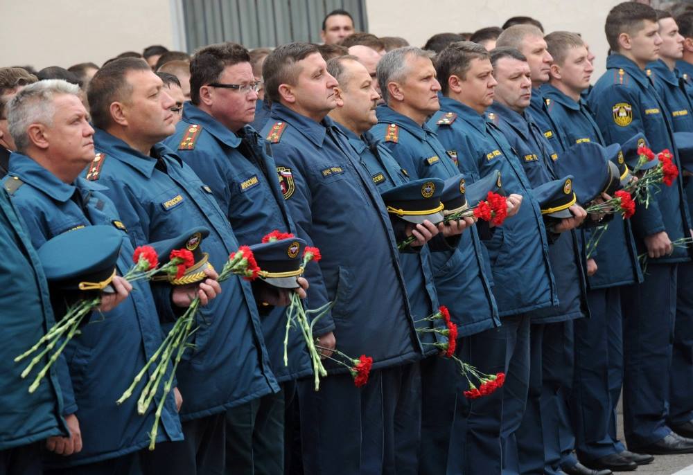 Пожарные и спасатели новых округов почтили память коллег