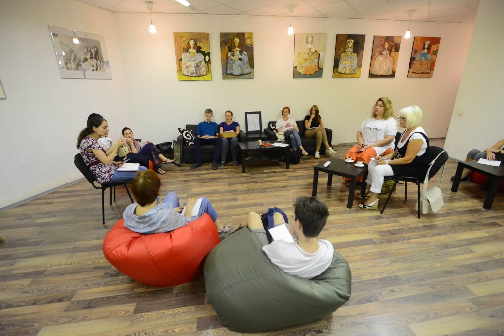 Книжный клуб для мам в Ватутинках встретится с участницами после каникул