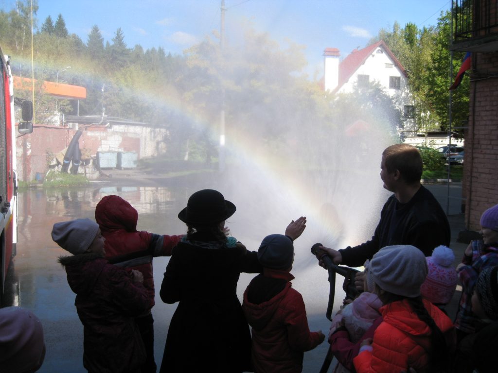 Пожарные Троицка провели для местных школьников познавательную экскурсию