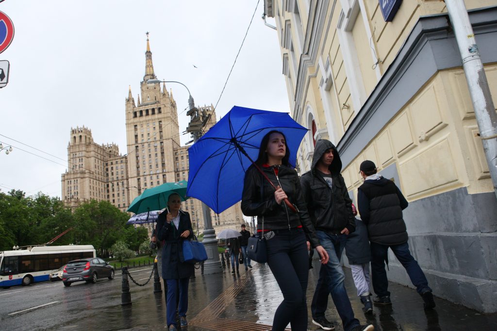 Во вторник москвичей ждет потепление и дождь