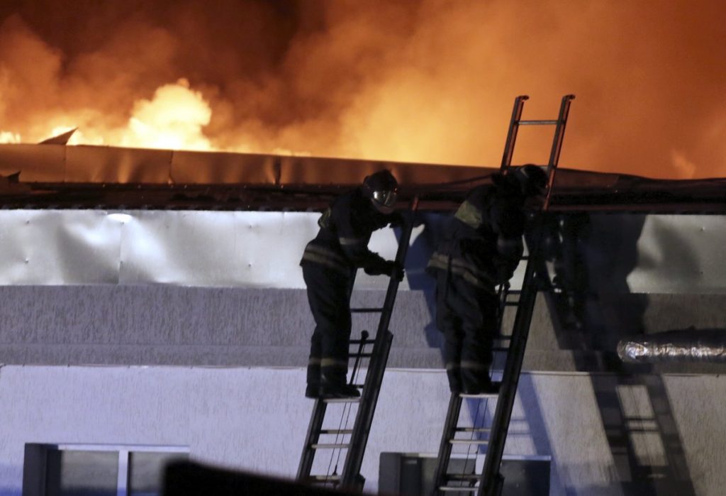 В ходе тушения пожара на Амурской улице погибли восемь спасателей