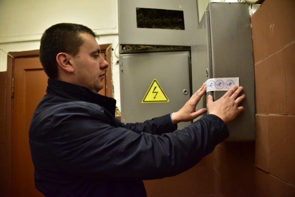 В домах Кленовского отремонтируют электрощитки
