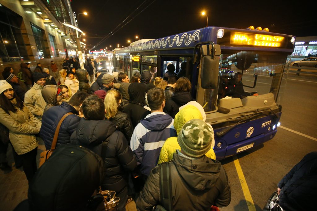 За два дня в ТиНАО в ходе операции «Нелегальный автобус» выявлено более 700 правонарушений. Фото: Виктор Хабаров