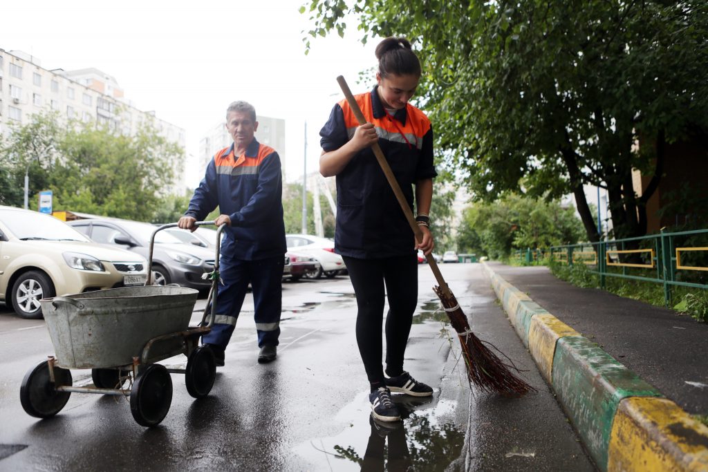 В Рязановском прошла чистка улично-дорожной сети