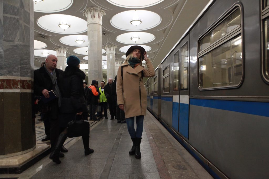Пассажирам Московского метро подарят фирменные ручки и блокноты на 4 ноября